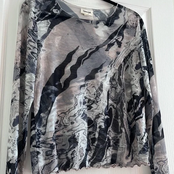 Sheer top - Picture 2 of 5